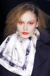 Viktor-Rolf-FW2005-09.jpg