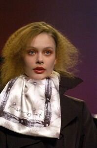 Viktor-Rolf-FW2005-13.jpg