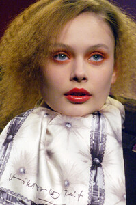 Viktor-Rolf-FW2005-14.jpg