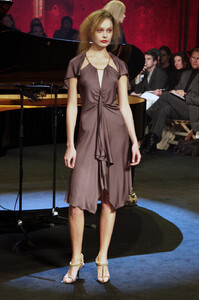 Viktor-Rolf-FW2005-16.jpg