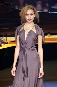 Viktor-Rolf-FW2005-19.jpg