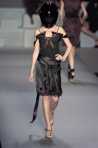 Viktor-Rolf-SS2005-02.jpg