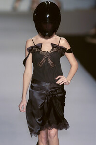 Viktor-Rolf-SS2005-04.jpg