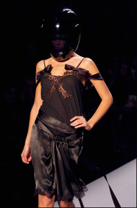 Viktor-Rolf-SS2005-05.jpg