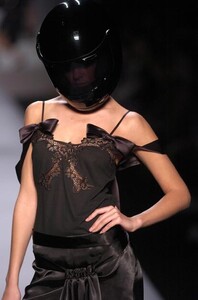 Viktor-Rolf-SS2005-07.jpg