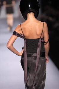 Viktor-Rolf-SS2005-08.jpg