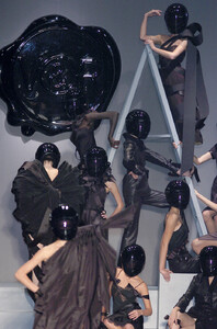 Viktor-Rolf-SS2005-09.jpg