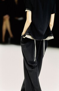YOHJI-YAMAMOTO-SPRING-1999-RTW-DETAIL-34.jpg