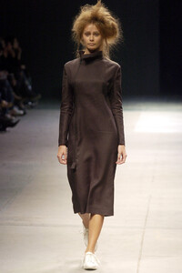 Yohji-Yamamoto-SS2005-03.jpg