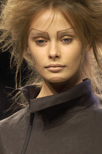 Yohji-Yamamoto-SS2005-04.jpg