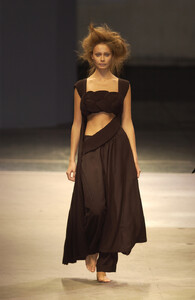 Yohji-Yamamoto-SS2005-06.jpg