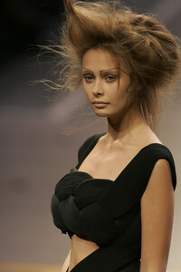 Yohji-Yamamoto-SS2005-09.jpg