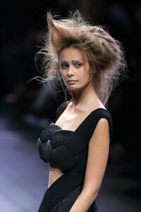 Yohji-Yamamoto-SS2005-10.jpg