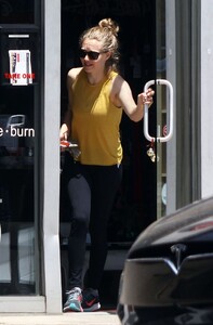 amanda-seyfried-at-a-gym-in-hollywood-04-21-2016_5.jpg