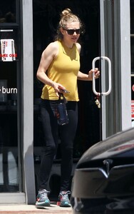 amanda-seyfried-at-a-gym-in-hollywood-04-21-2016_7.jpg