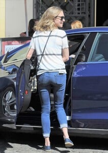 amanda-seyfried-out-and-about-in-studio-city-03-24-2016_3.jpg