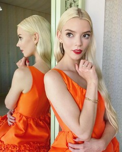 anyataylorjoy_241325068_534197764333757_726311009105743395_n.jpg