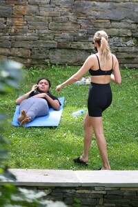 bailee-madison-and-chandler-kinney-outdoor-yoga-filming-in-new-york-08-30-2021-9.jpg