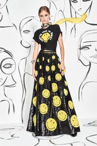 defile-alice--olivia-by-stacey-bendet-printemps-ete-2022-new-york-look-24.thumb.jpg.ffe34aaaafd89e81f9939ce92df15707.jpg