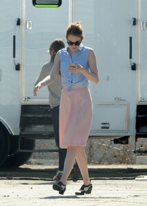 emma-stone-at-la-la-land-set-in-los-angeles-10-07-2015_30.jpg