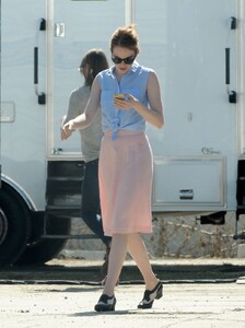 emma-stone-at-la-la-land-set-in-los-angeles-10-07-2015_31.jpg