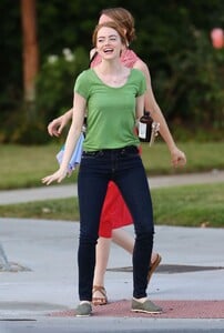 emma-stone-la-la-land-set-in-los-angeles-august-2015_7.jpg