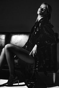 oczymag-jakub-szymanski-hanna-koczewska-useless-final-004-1067x1600.thumb.jpg.ae0bbdee49265a951122a0e42cf3d2c2.jpg