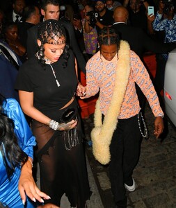 rihanna-heading-to-a-met-gala-after-party-in-nyc-09-13-2021-2.jpg