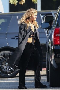 rita-ora-van-nuys-airport-in-ny-09-08-2021-4.jpg