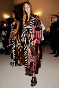 roberto-cavalli-bks-z-rs22-4837.thumb.jpg.0f8e83ac2fbe31f3baa401c1c7c33455.jpg