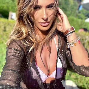 sabrinasalernofficial_241422639_1183953208768954_4462674149398574624_n.thumb.jpg.e2e684fb7b7eba2d0f93413691701d97.jpg