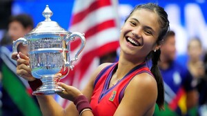 skynews-emma-raducanu-wins-us-open_5509678.thumb.jpg.f8d11a8bf8292c1dd2ce95ae591f0372.jpg