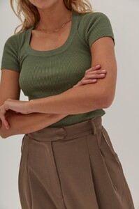 styleaddictscoopnecktopkhaki7.jpg