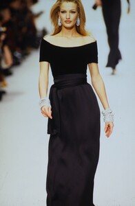 valentino-fw-1991.jpg