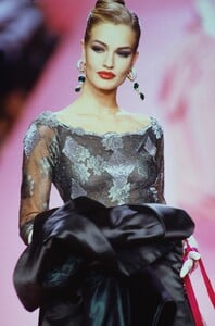 valentino-hc-fw-1991.jpg