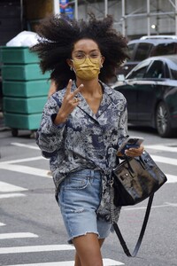 yara-shahidi-in-a-printed-top-denim-shorts-and-white-sneakers-new-york-09-12-2021-1.jpeg