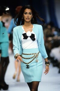 002-chanel-spring-1992-ready-to-wear-CN10011871-yasmeen-ghauri.thumb.jpg.dbb4deab629063eb0b6140c50923275d.jpg