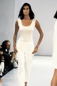 Yasmeen @yasmeenghauri 🖤🤍🌟💎and a fellow model for Donna Karan @ donnakaran RTW SS 1992 🖤🤍🖤🌟🌟🌟#yasmeenghauri #90s #1990s #90sfashion…