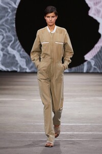 1059425739_vogue_com.au13b018f71173a4e237e93316b4d02056a.thumb.jpeg.8e9adddb34b467e40cdbd7ddf0c2cd15.jpeg