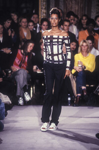 1060743752_DirkBikkembergs1998WomenRTW15.thumb.jpg.9e28b34b052be87c22662dba00e3d41f.jpg