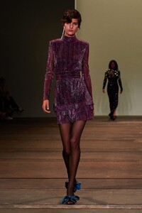 1065019250_vogue_com.au12c039bdf1bcb21210ed19cfc8f99a392.thumb.jpeg.bc24269f651ad5556b2fa769da5ad6e1.jpeg