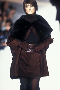 1073879170_ClaudeMontana1994WomenRTW105.thumb.jpg.f3ee3dce2119003aea9421a47a538f30.jpg