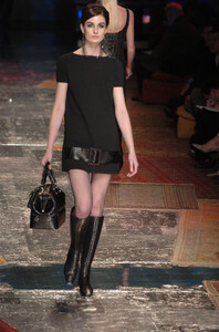 1110295132_ChristianDior2005HauteCouture12.thumb.jpg.eaf6a83cdba07bc3e2549c761f51ad26.jpg