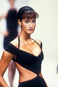 113444608_HerveLeger1994WomenRTW43.thumb.jpg.2be9494e29062b8b16233f19439295cf.jpg