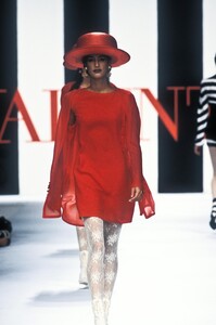 1151018855_Valentino1994WomenRTW95.thumb.jpg.2423703ac856510c282b6a3fdea122fb.jpg