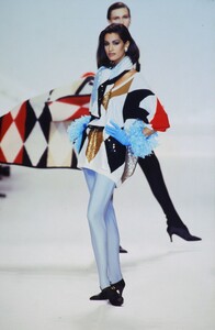 1157117112_dior-yasmeen(2).thumb.jpg.fa747129ede86f3f564e921fe036b16c.jpg