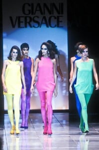 1170650420_Versace1991WomenRTW12.thumb.jpg.30a32e0de542d6f4e12ff64cd519dcb9.jpg