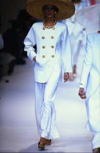 1230318654_oscar-de-la-renta-ss-1993(11).thumb.jpg.0a01ea2fe98377c8484d7904ddabdd4e.jpg