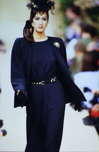 1232067154_ysl-hc-fw-1991(8).thumb.jpg.9f10036d4b96a64d82bb6a92519ed209.jpg