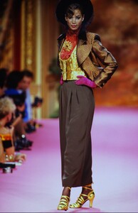 1291759971_christian-lacroix-hc-fw-1991(7).thumb.jpg.d78f4b1fd5629803bdb8415756eec8cc.jpg